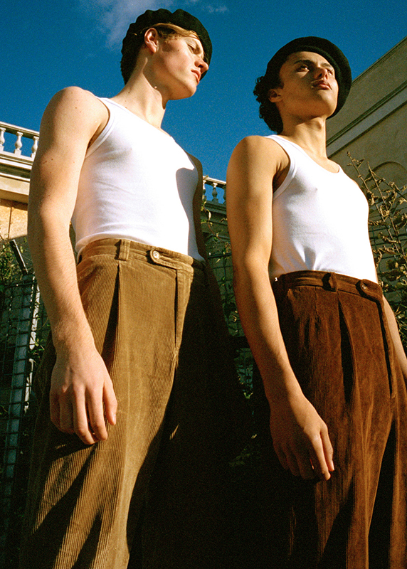 Champagne Supernovas — Editorial