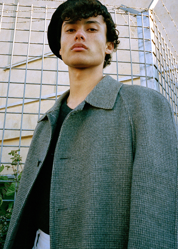 Champagne Supernovas — Editorial